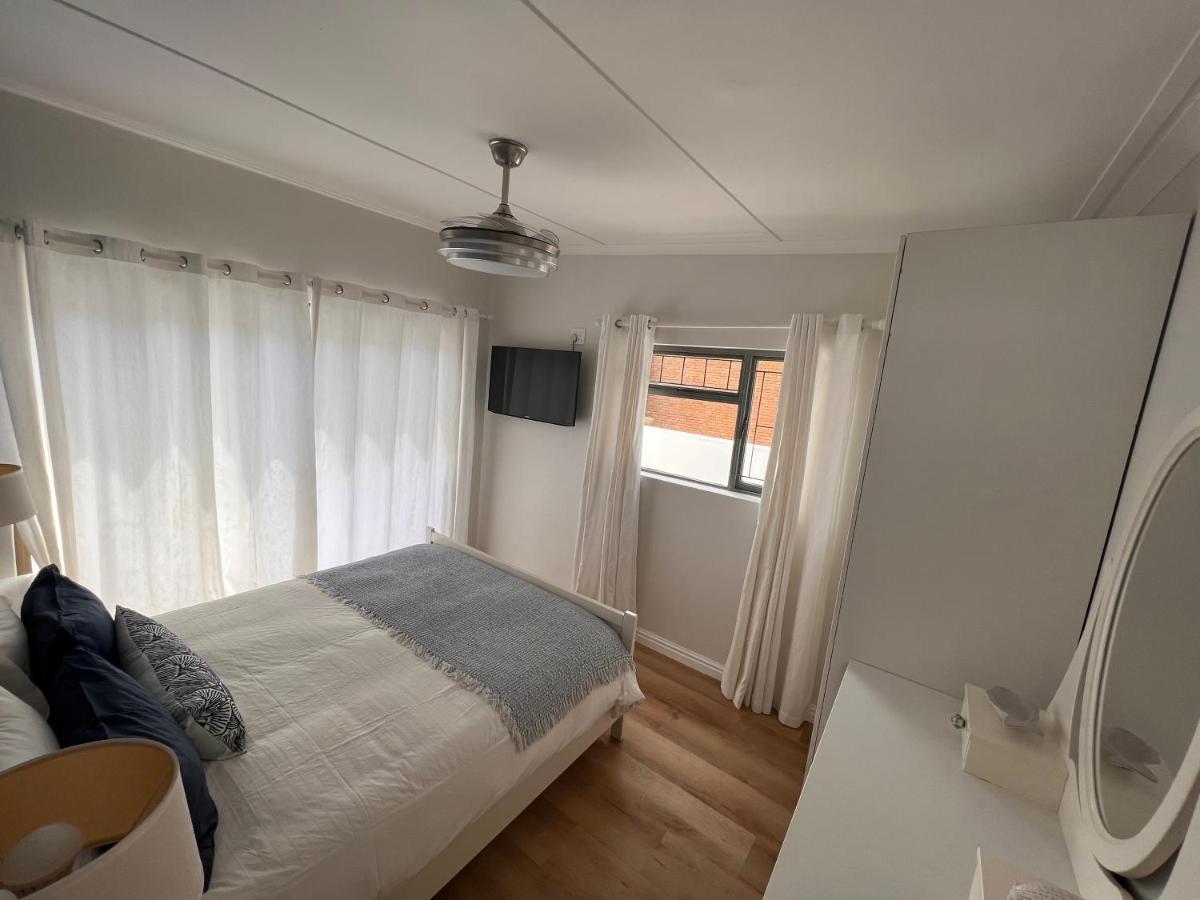 Adorable 2 Bedroom Cottage With Spacious Veranda Херманус Экстерьер фото